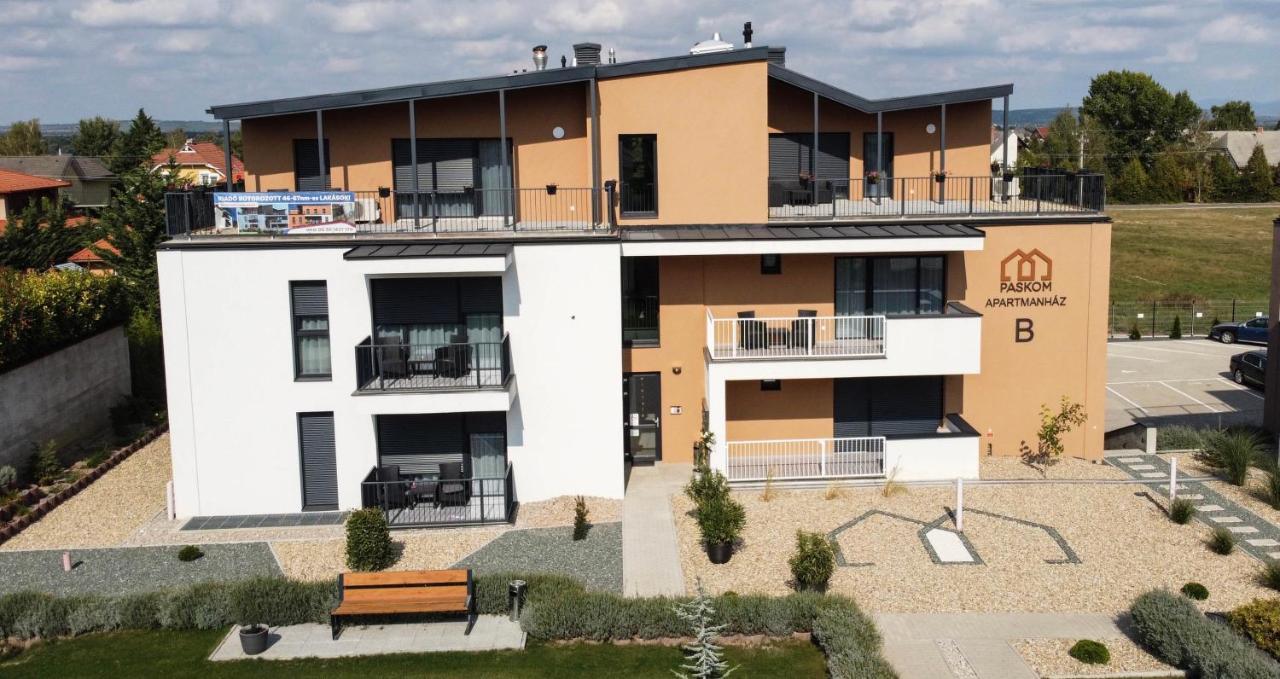 Paskom Apartmanház Nyergesujfalu Exterior foto